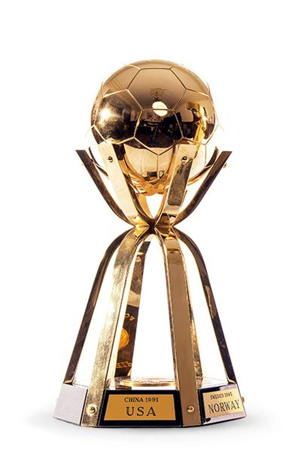 Ficheiro:Taça da Copa Paulista feminina na sala de troféus do