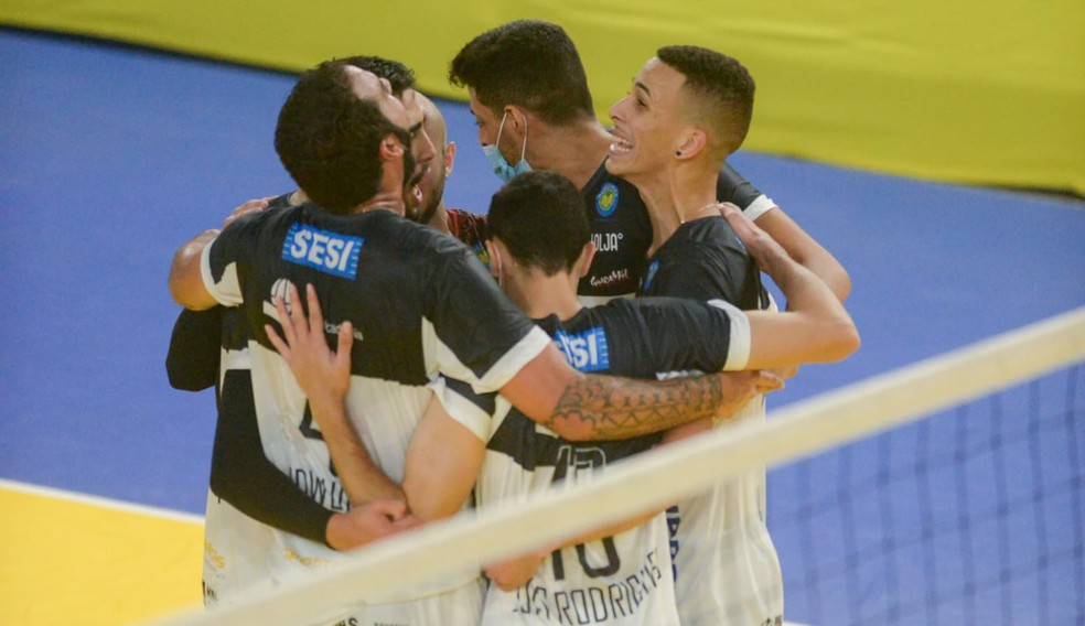 Niterói Vôlei vence o Minas e mantém liderança da Superliga B