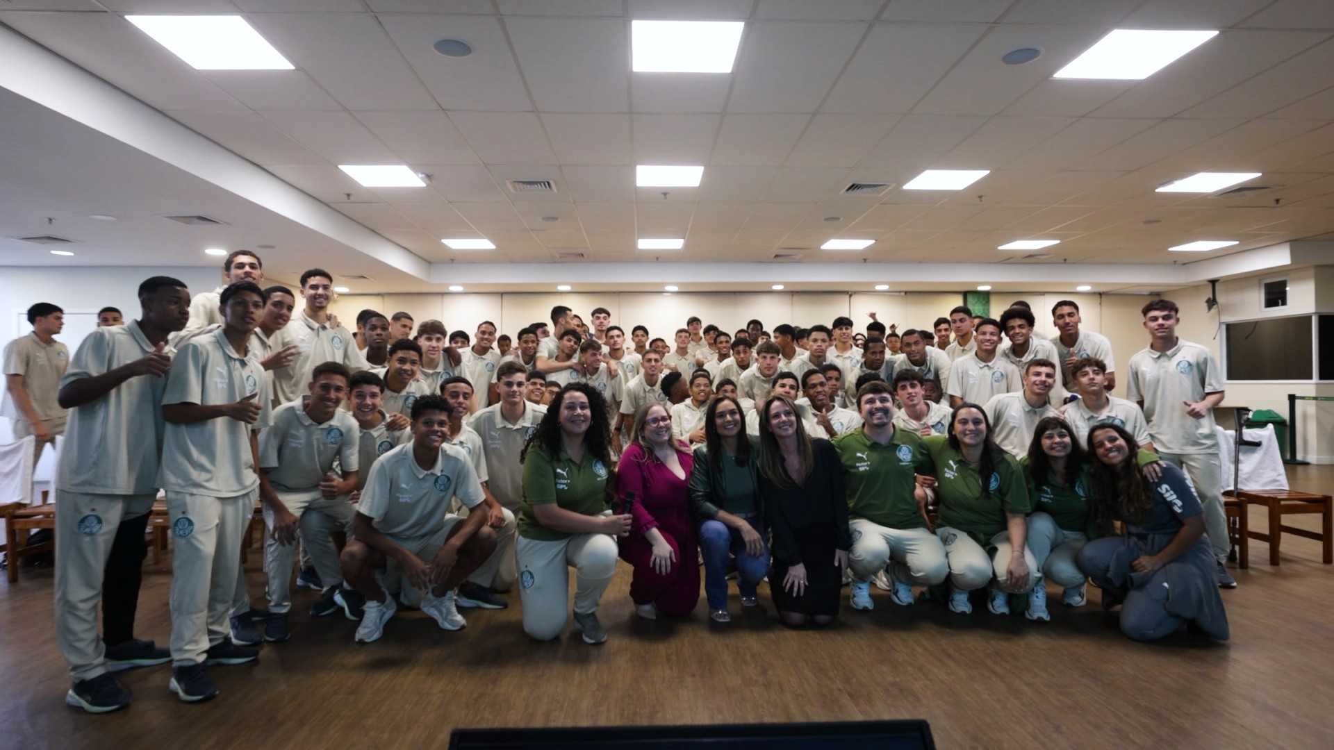 Palmeiras promove palestra aos jovens da base para combater a violência contra mulheres