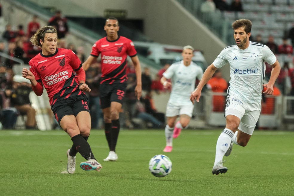 Canobbio Athletico-PR Lucas Silva Cruzeiro Campeonato Brasileiro — Foto: Robson Mafra/AGIF