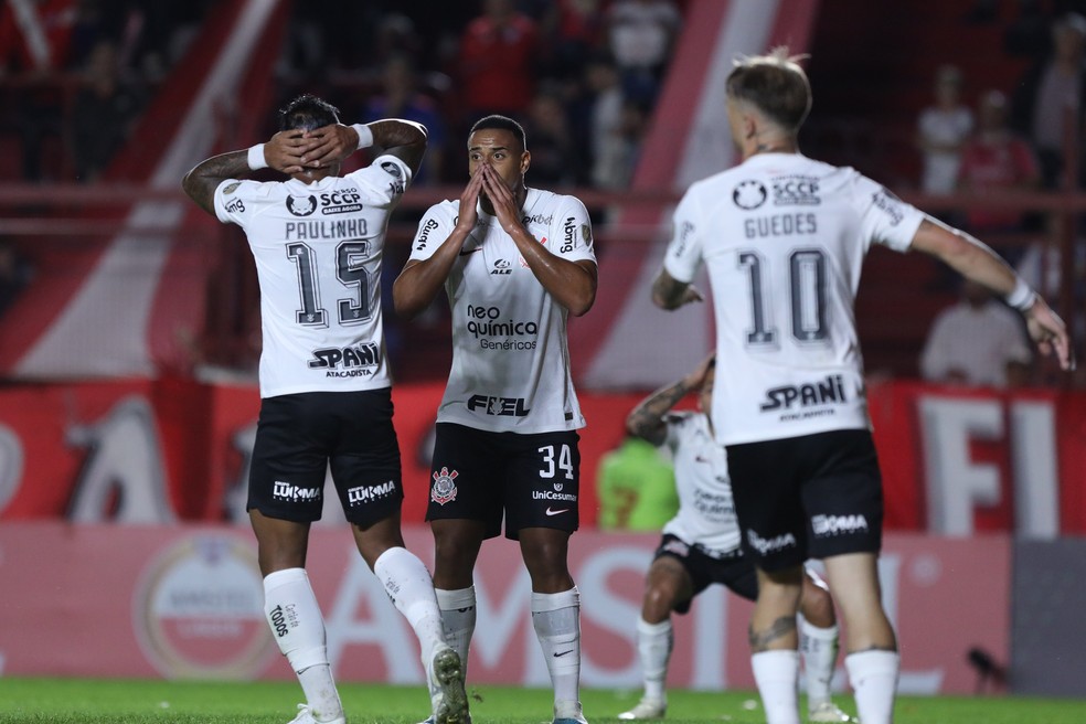 Murillo lamenta gol perdido em Argentinos Juniors x Corinthians — Foto: Staff Images/Conmebol