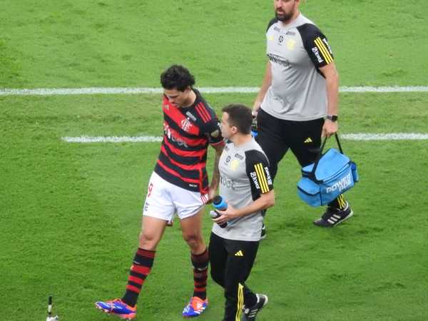 Pedro sente a coxa e é substituído no primeiro tempo do Flamengo