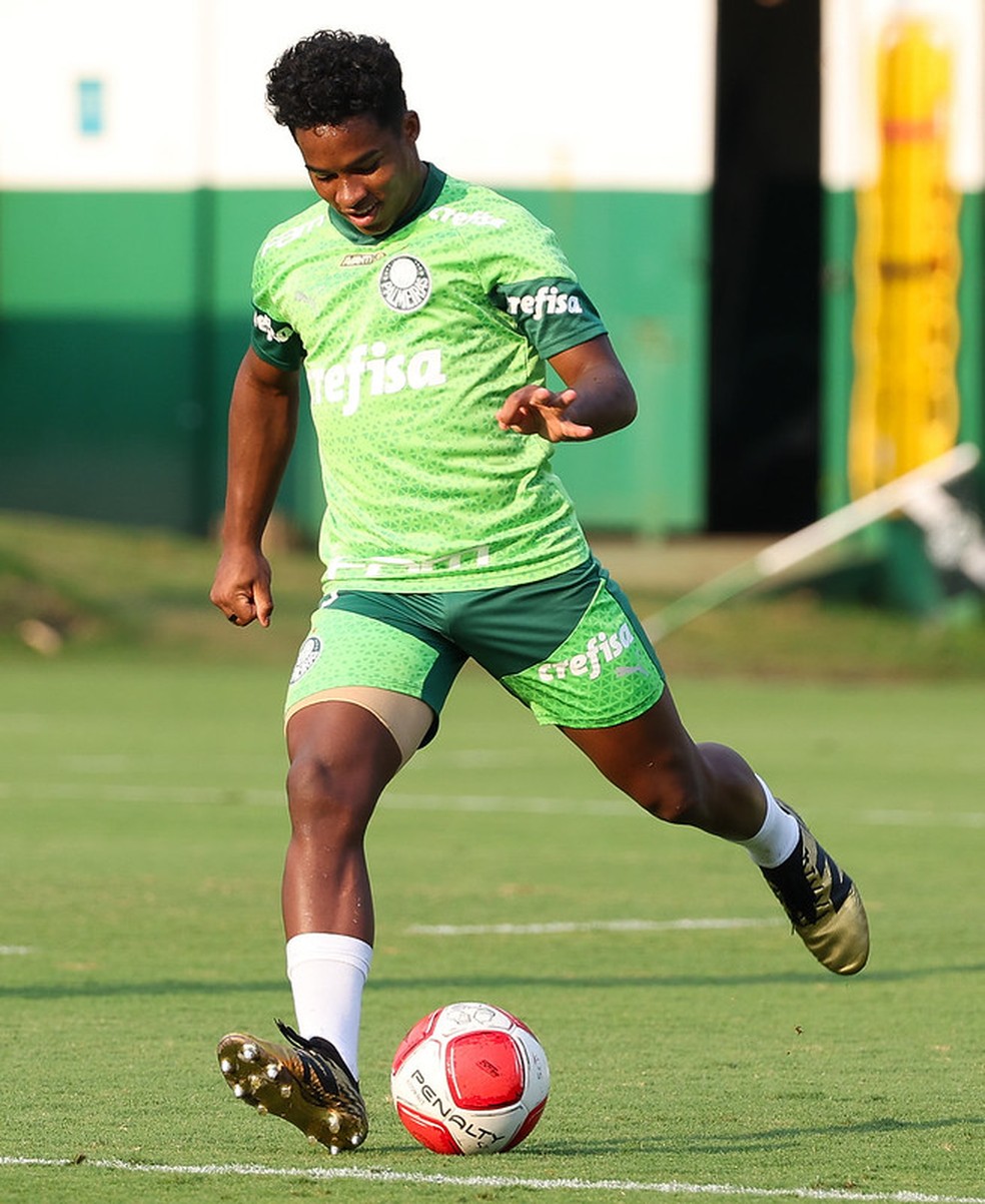 Endrick durante treino do Palmeiras — Foto: Cesar Greco