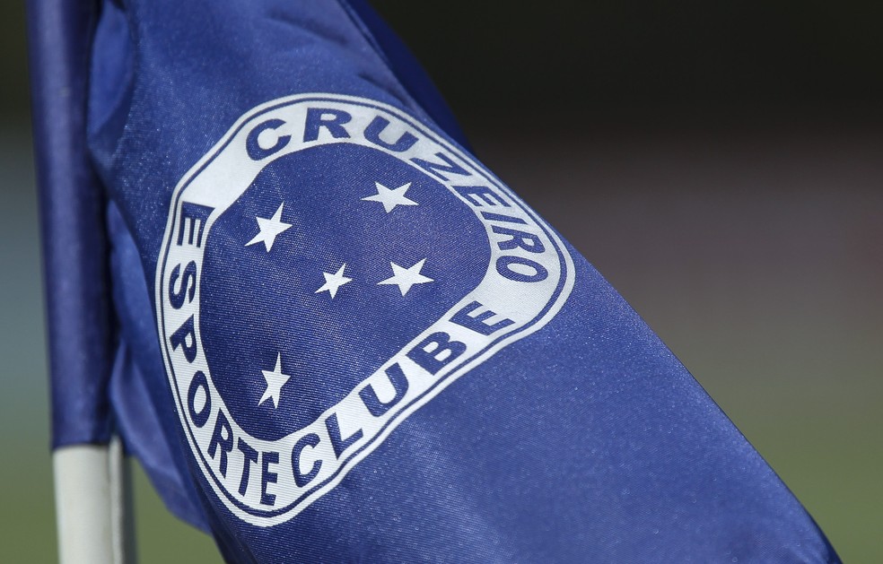 Cruzeiro; bandeira; escudo; Toca da Raposa II — Foto: Light Press