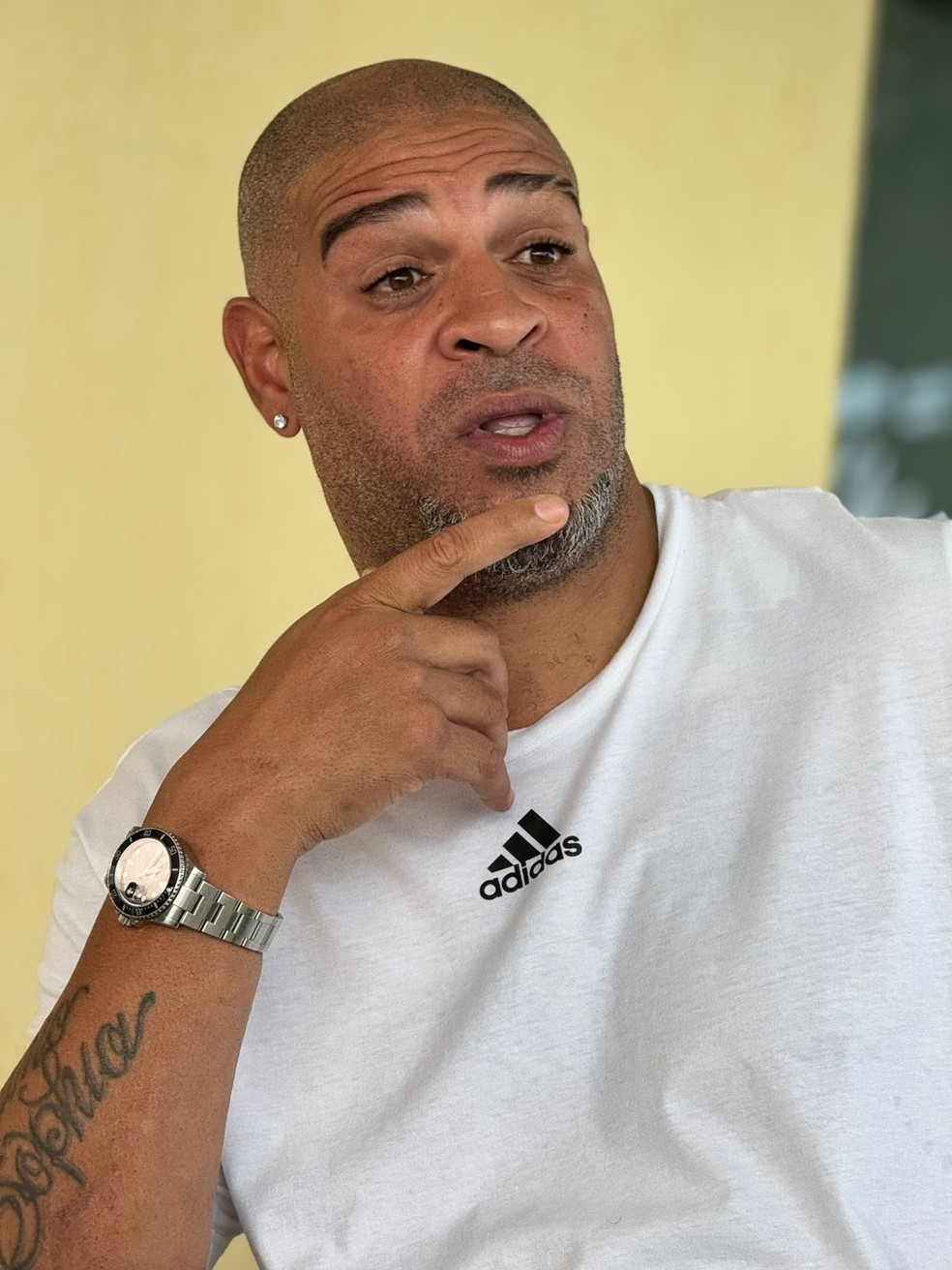 Adriano em entrevista ao ge antes de despedida — Foto: Cahê Mota / ge
