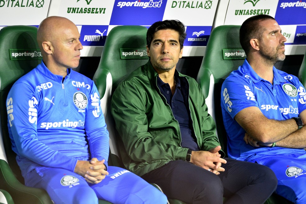 Abel Ferreira em Palmeiras x Santos  Foto: Marcos Ribolli