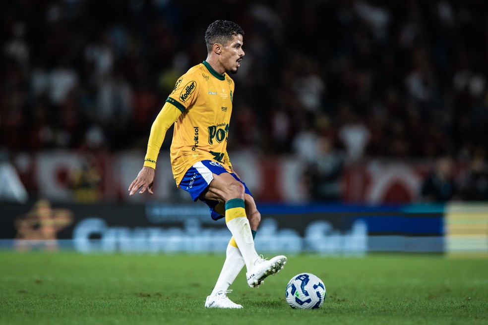 São Paulo acerta bases e fica perto de contratar Lucas Ramon para 2026