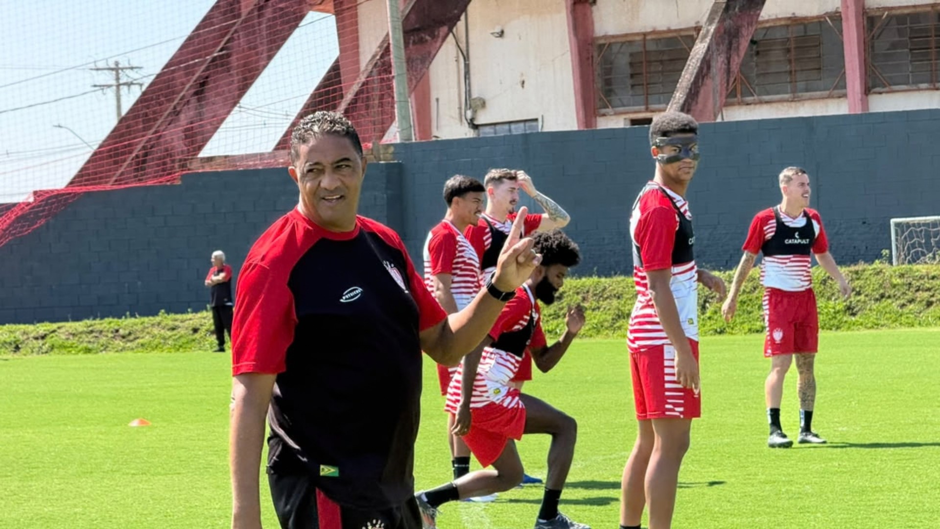 Vaguinho destaca evolução do Noroeste e projeta semifinal: "Jogo grande e difícil"