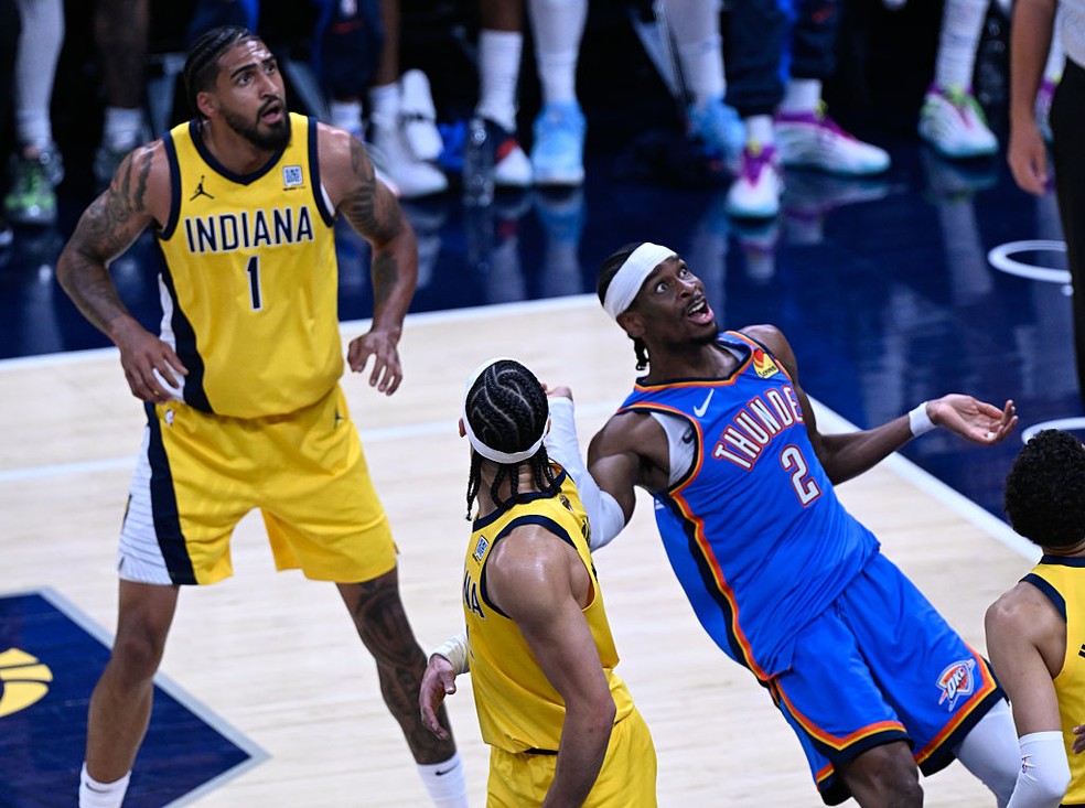 Shai Gilgeous-Alexander é cestinha da partida, mas não supera trabalho em equipe de Indiana — Foto: Tayfun Coskun/Anadolu via Getty Images