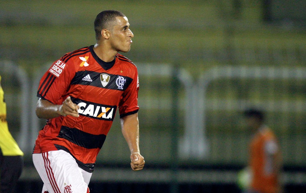 Besiktas dificulta saída do zagueiro Welinton para o Cruzeiro 