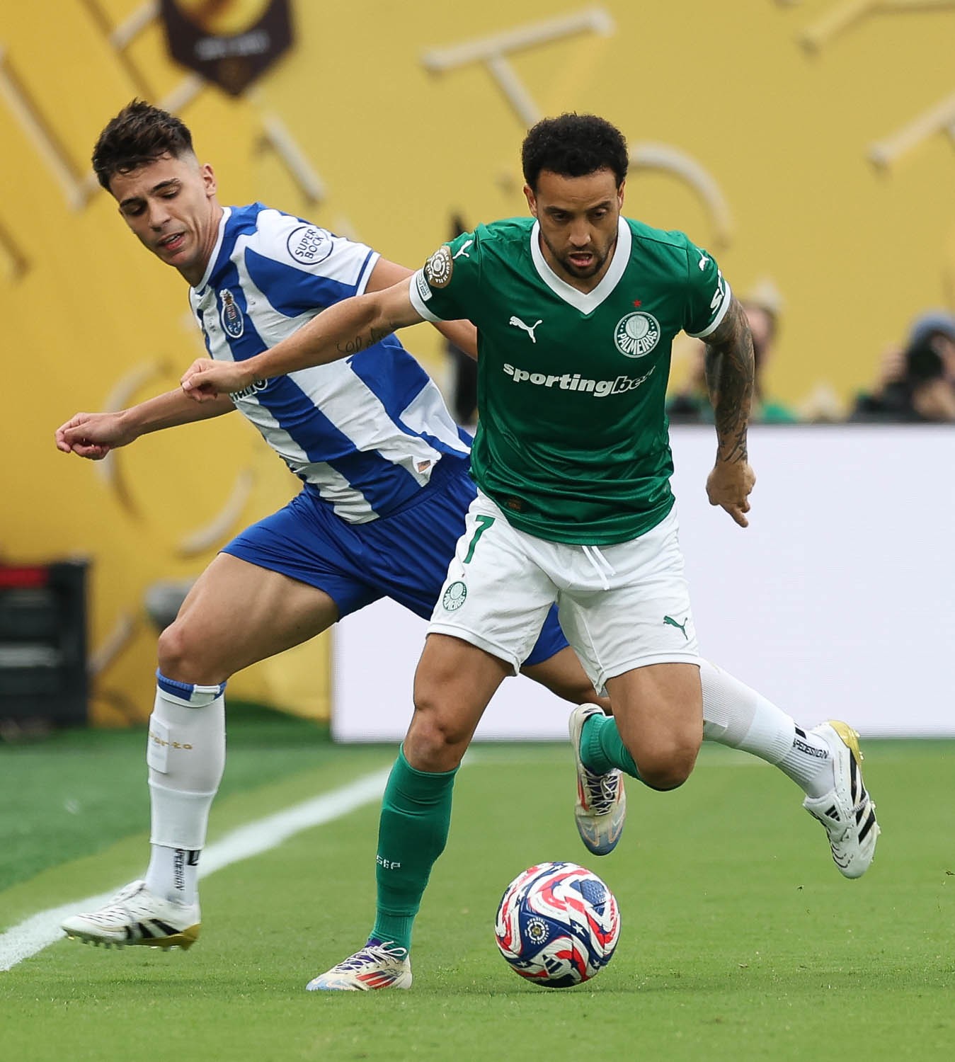 Esquecido na Copa, Felipe Anderson busca destaque no Palmeiras após saída de Estêvão