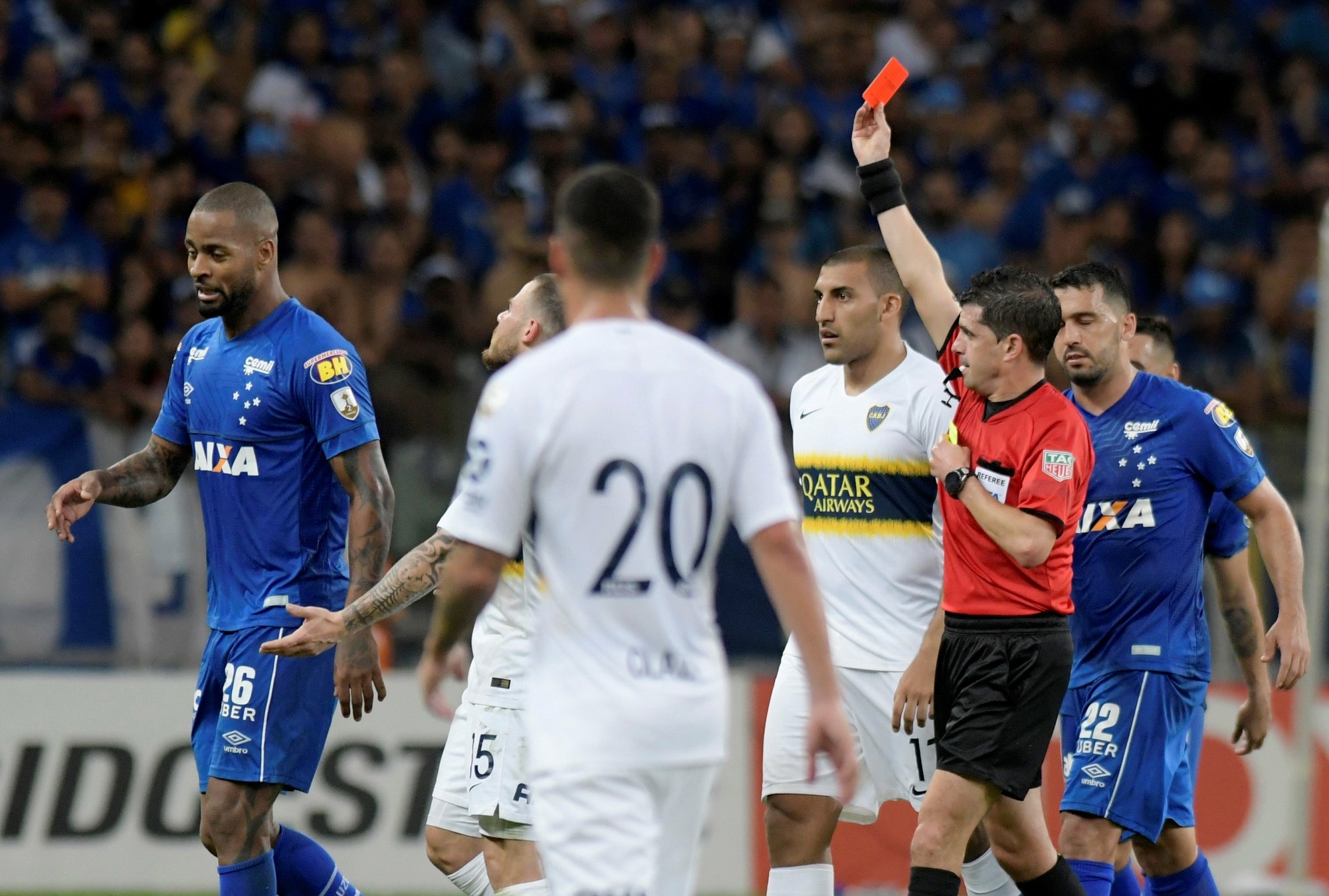 Lembra dessa? Último Cruzeiro x Boca na Libertadores teve Dedé expulso duas vezes; reveja