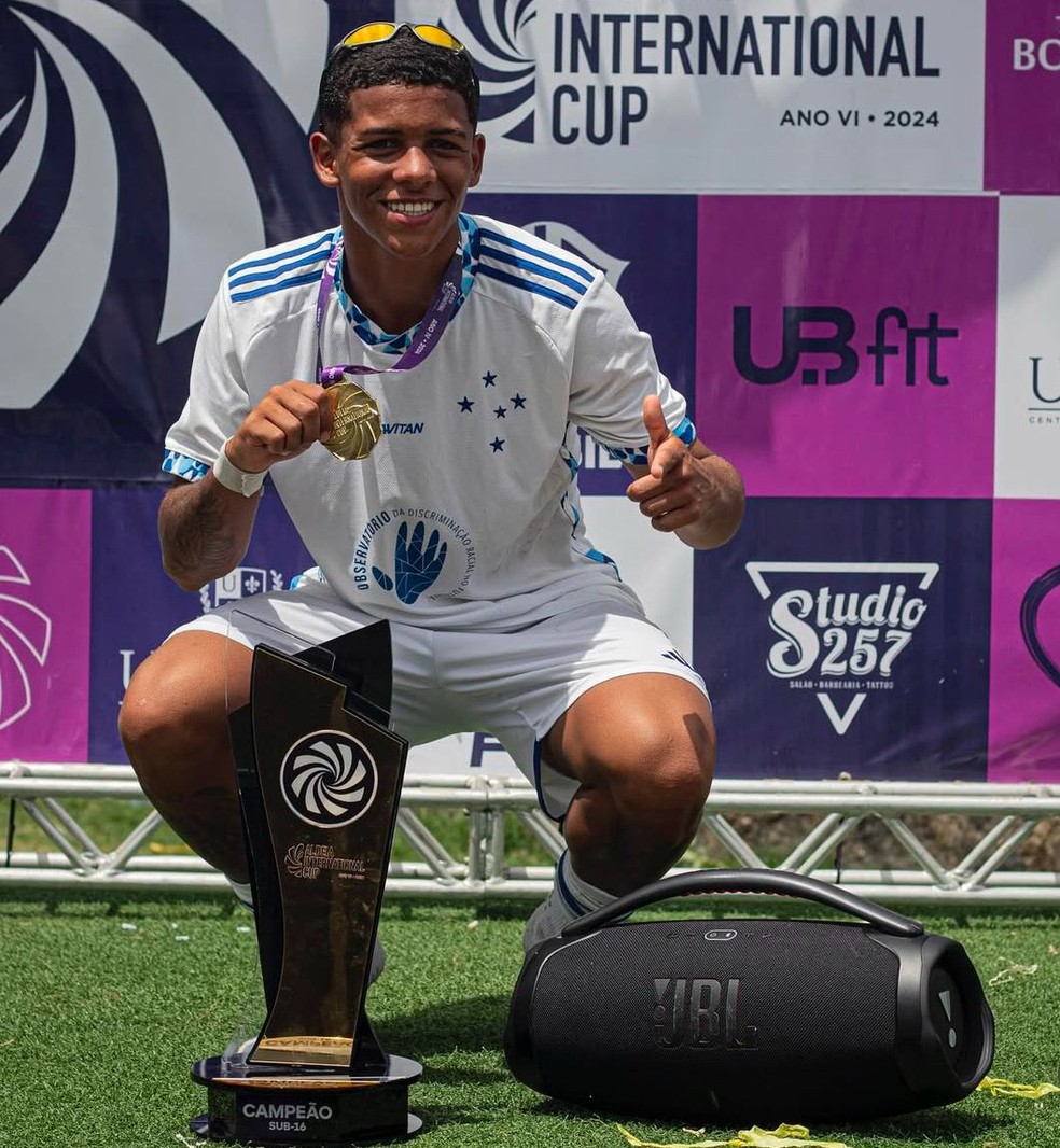 Akiles defende o Cruzeiro nas categorias de base — Foto: Arquivo pessoal