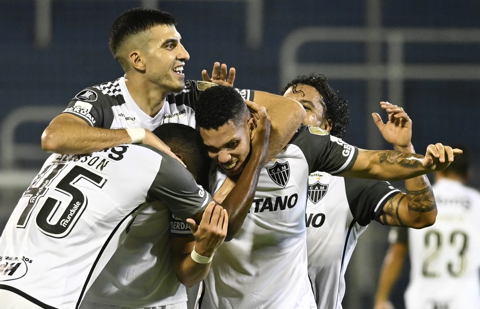 O Atlético-MG não tomou conhecimento do Cruzeiro e venceu por 3 a 0. G