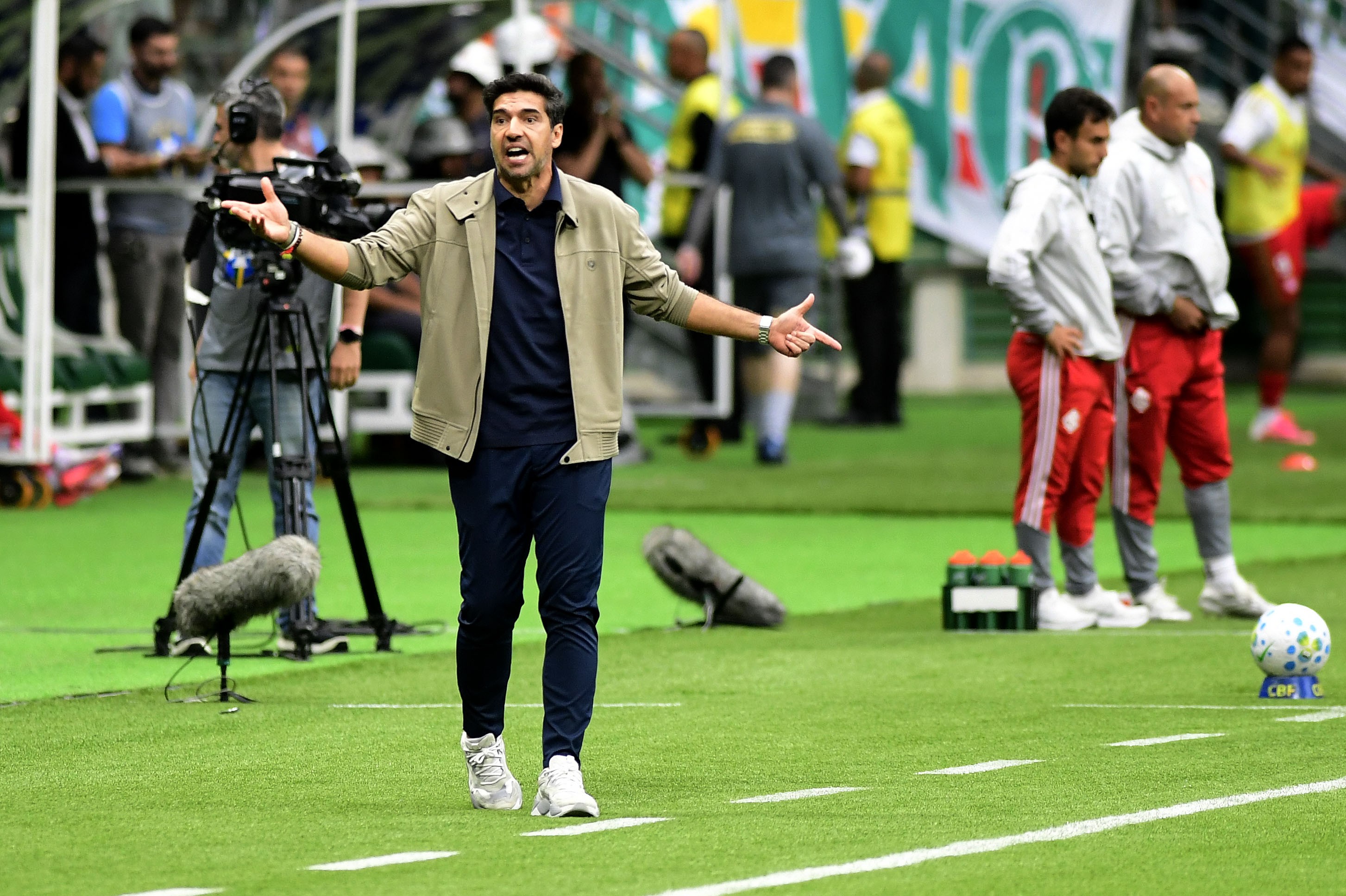 Abel Ferreira critica atuação do Palmeiras em empate contra o Inter