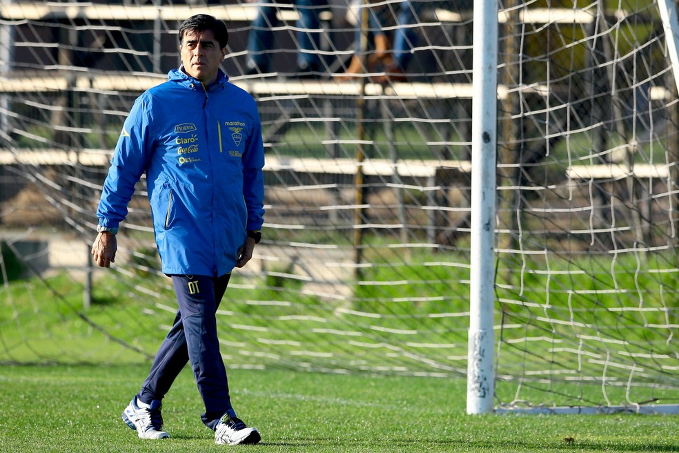 Gustavo Quinteros como técnico do Equador na Copa América de 2015