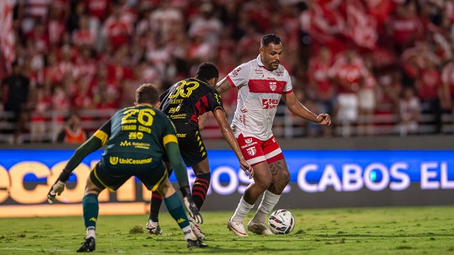 Mikael em ação pelo CRB contra o Sport