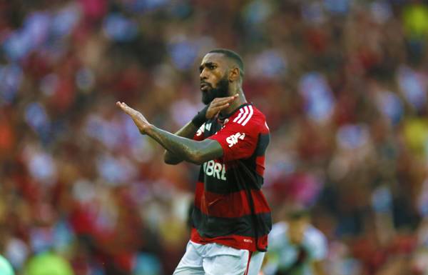 Gerson alcança marca de 200 jogos no Flamengo: relembrando suas partidas marcantes.