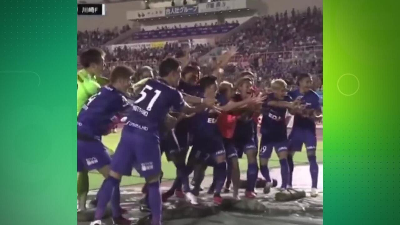 Marcos Júnior, novo reforço do Cuiabá FC, em campo demonstrando foco e preparo técnico.