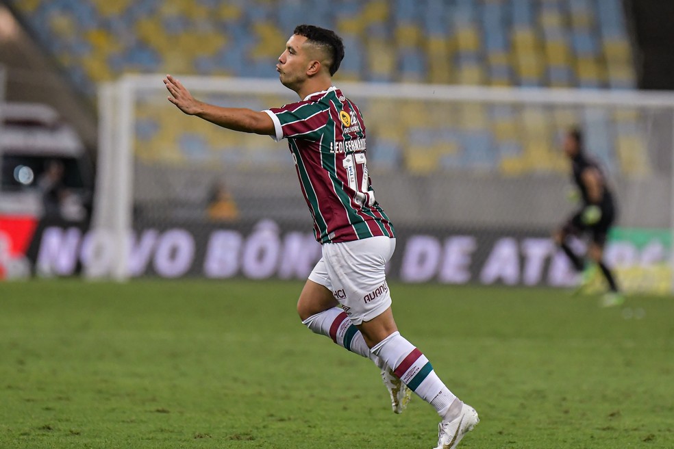 Léo Fernandez marca para o Fluminense contra o Cruzeiro — Foto: Thiago Ribeiro/AGIF