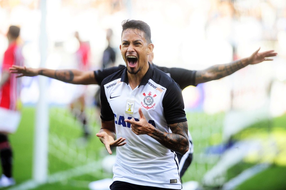 Lucca foi campeão Brasileiro com o Corinthians em 2015 — Foto: Marcos Ribolli
