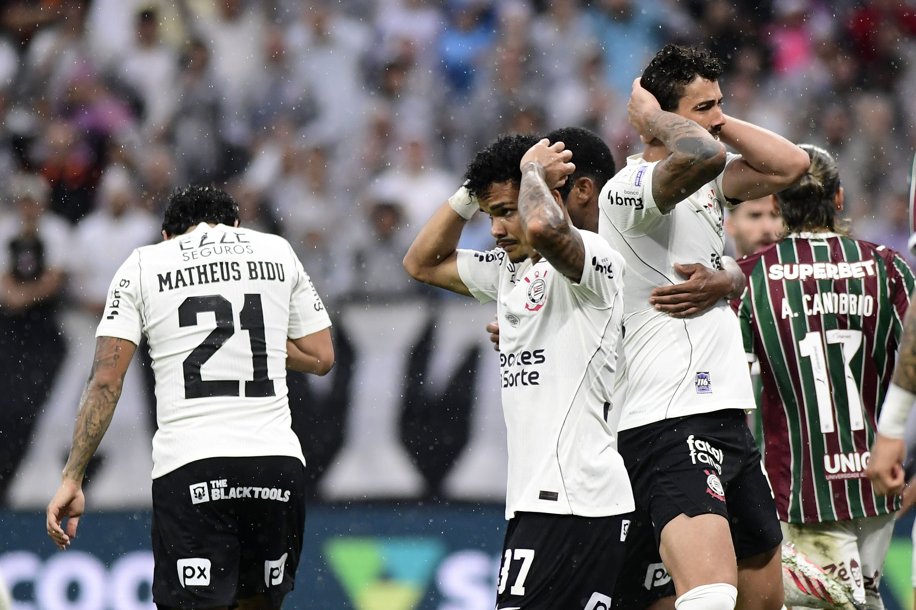 Clássicos e confrontos diretos: a sequência do Corinthians para fugir do Z-4 no Brasileirão