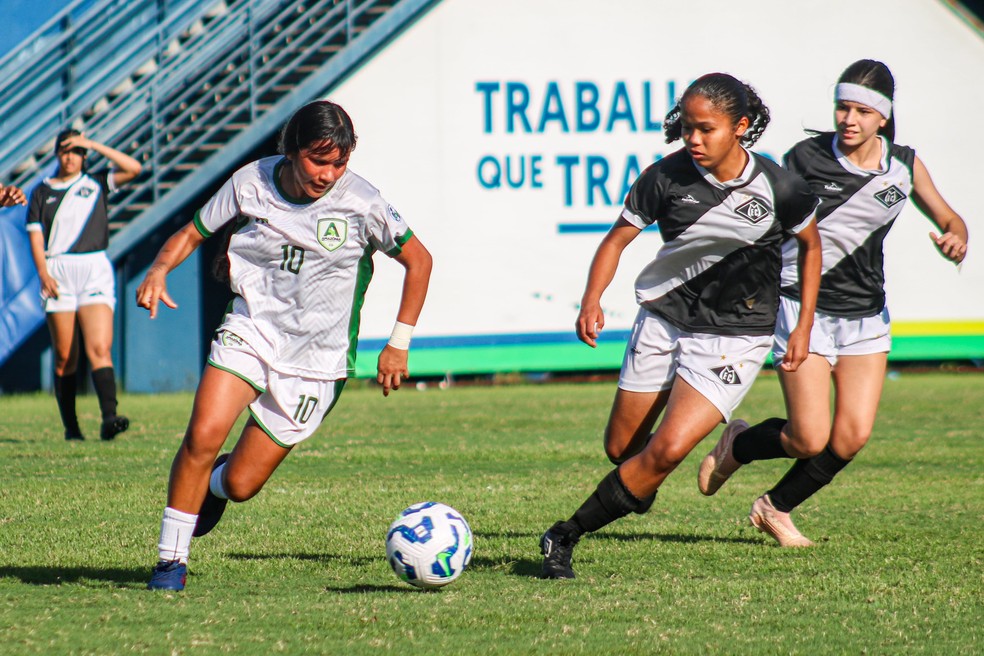 Amaz&ocirc;nia e Mixto se enfrentaram no est&aacute;dio da Colina &mdash; Foto: Mateus Moreira/FAF