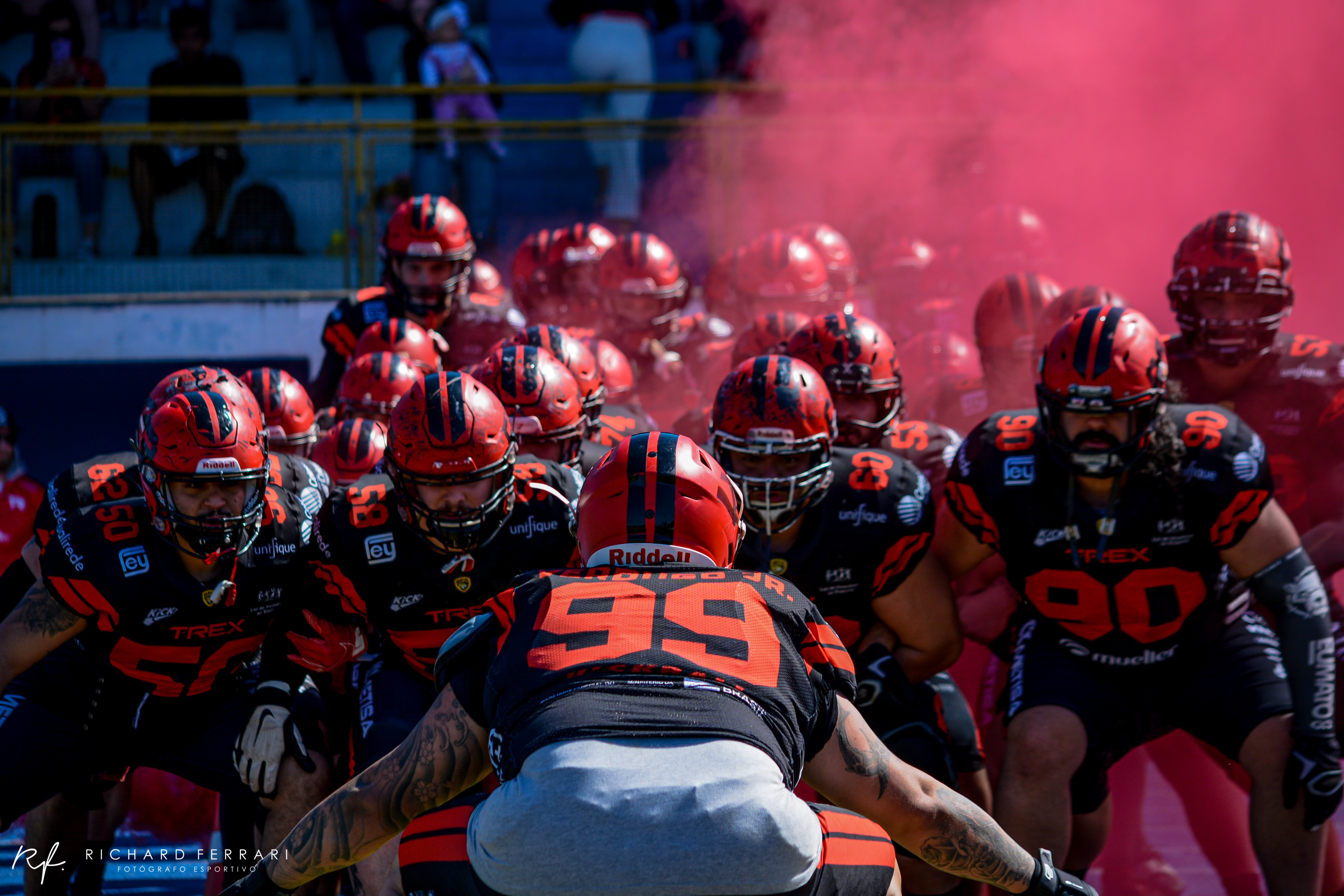 T-Rex e Coritiba Crocodiles disputam final de Conferência Sul da Superliga de Futebol Americano