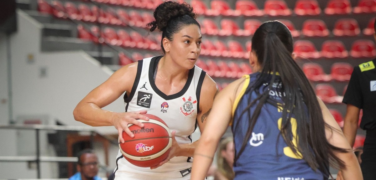 Corinthians vence São José na estreia da LBF sob olhar da técnica de seleção.