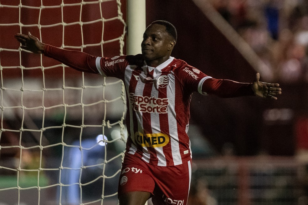 Atacante do Náutico denuncia torcedor do Brusque por racismo após jogo pela Série C do Brasileiro