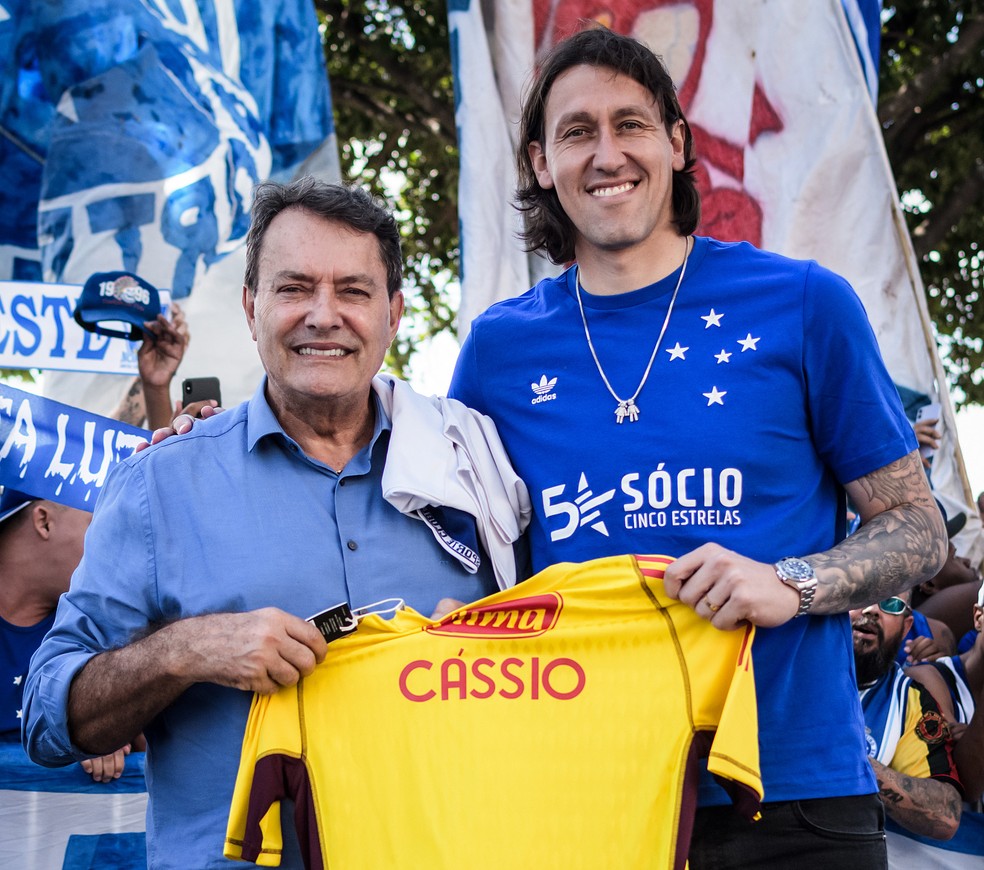 Cássio é recebido com festa no Cruzeiro — Foto: Cruzeiro