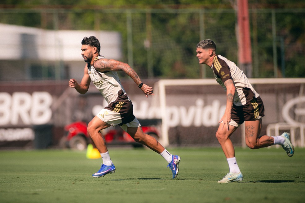 Paquet� e Ayrton Lucas durante treino do Flamengo � Foto: Adriano Fontes/Flamengo