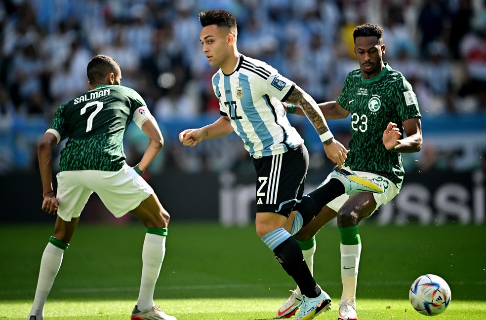 Argentina leva virada e estreia com derrota para Arábia Saudita na Copa do  Mundo - Bem Paraná