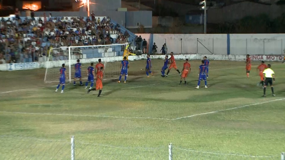 Equilíbrio no tempo normal levou decisão para os pênaltis — Foto: Beto Silva/TV Paraíba
