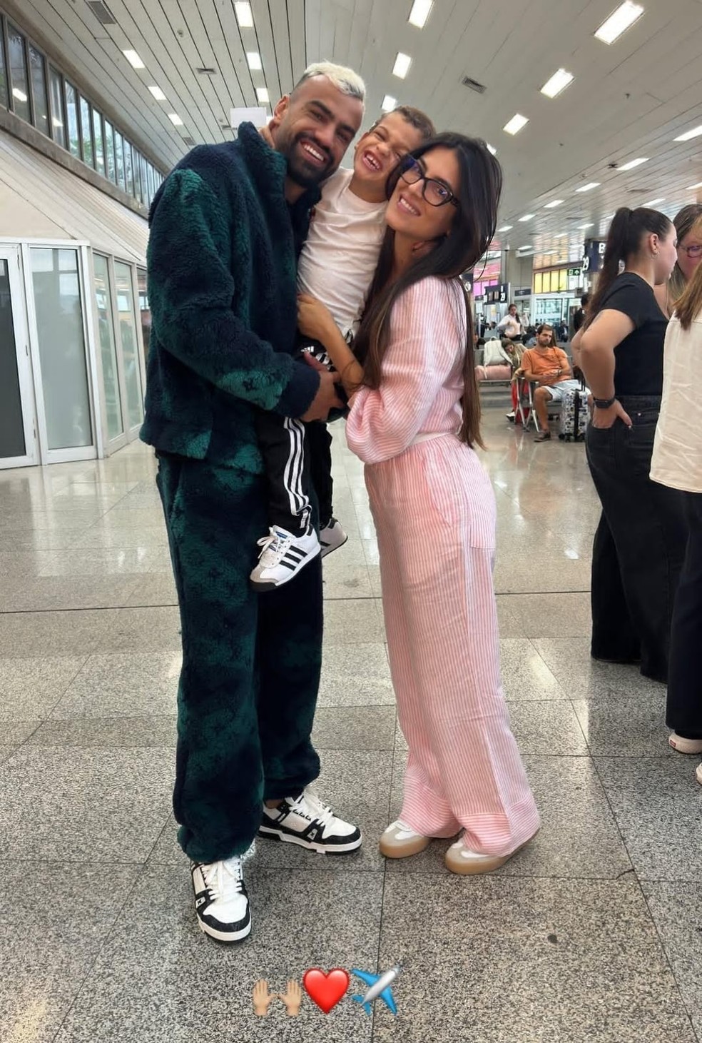 Fabrício Bruno embarca para se apresentar ao Cruzeiro — Foto: Reprodução / Instagram