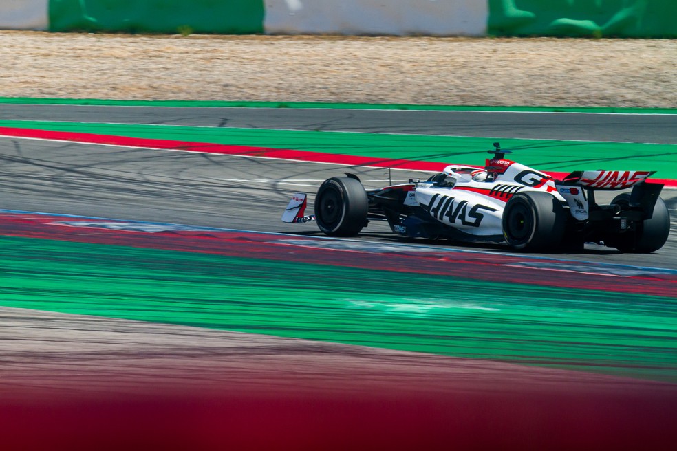 Rafael Câmara testa a Haas no Autódromo Internacional do Algarve, em Portimão, Portugal — Foto: Bruno Bede Pereira