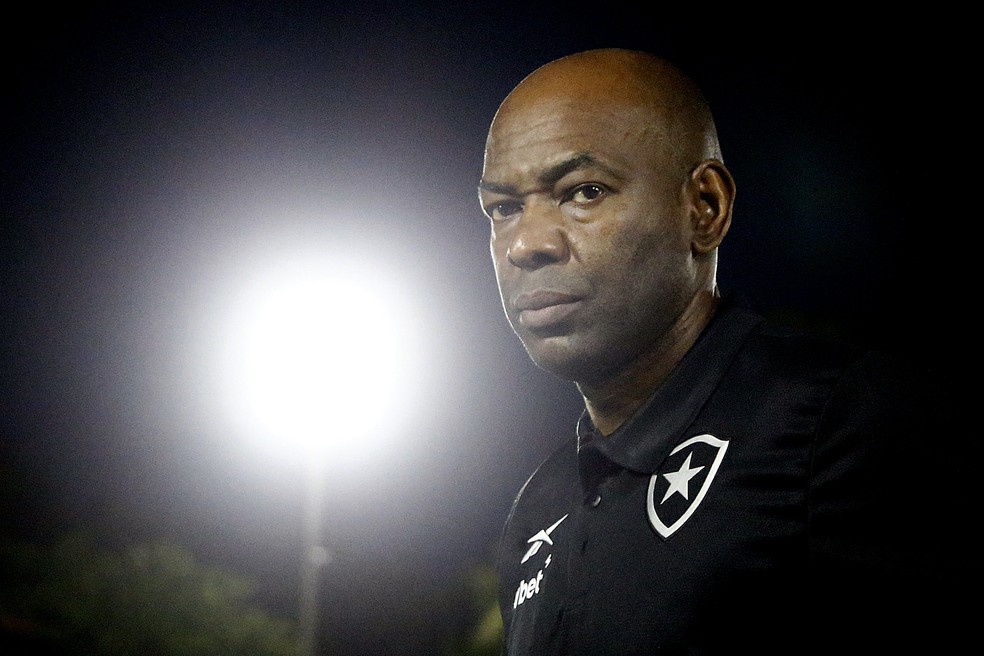 Cláudio Caçapa em reestreia pelo Botafogo — Foto: Vitor Silva / Botafogo