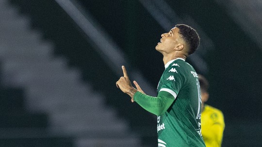 João Victor vê Guarani mais confiante e dedica gol para Allan Aal: "Me pediu para arriscar"