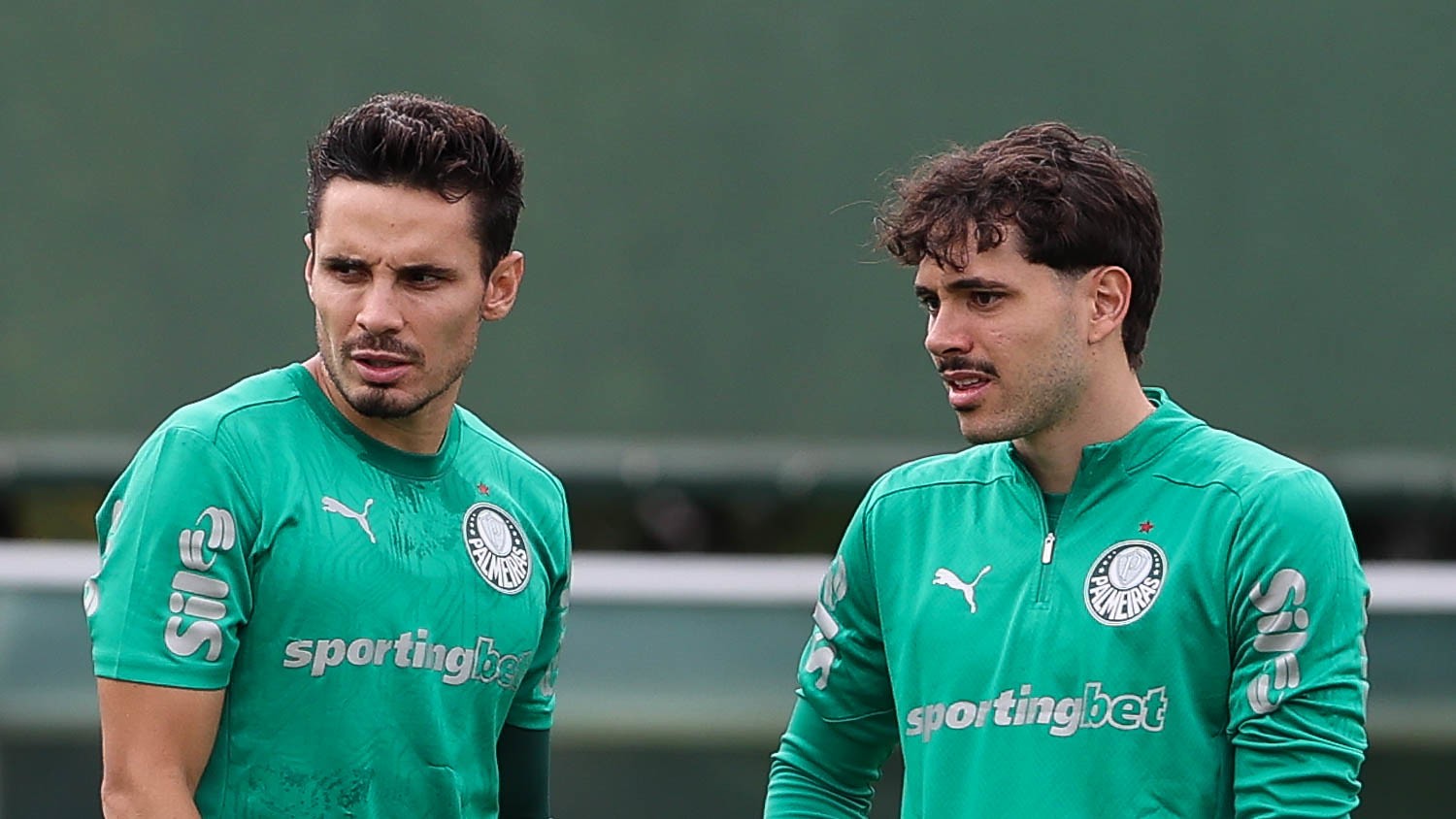 Palmeiras avalia mudanças contra Botafogo, e Mauricio pode ganhar vaga de Veiga após se destacar