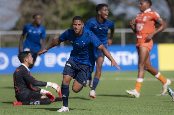Artilheiros na base do Cruzeiro, Fernando e Ruan Índio pedem chance no profissional