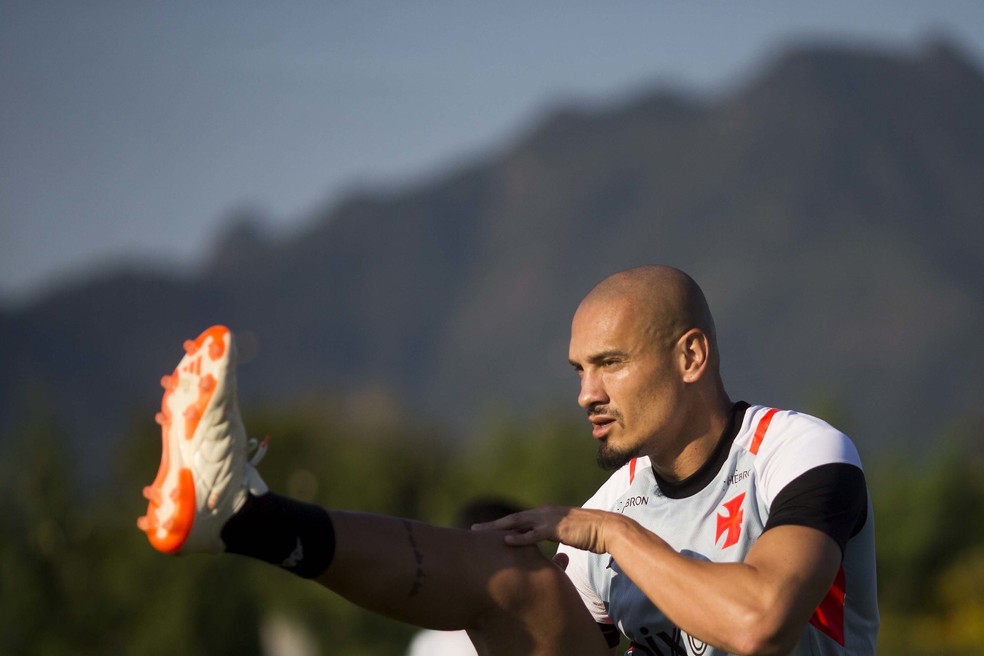 Maicon em a��o no treino do Vasco � Foto: Daniel Ramalho / CRVG