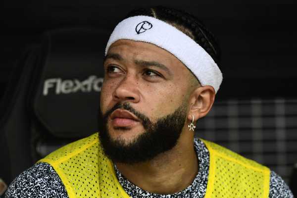 memphis aprende português no Corinthians e quer explorar mais o Brasil