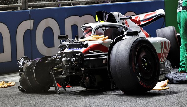 Mick Schumacher bate sozinho após final do treino da F1