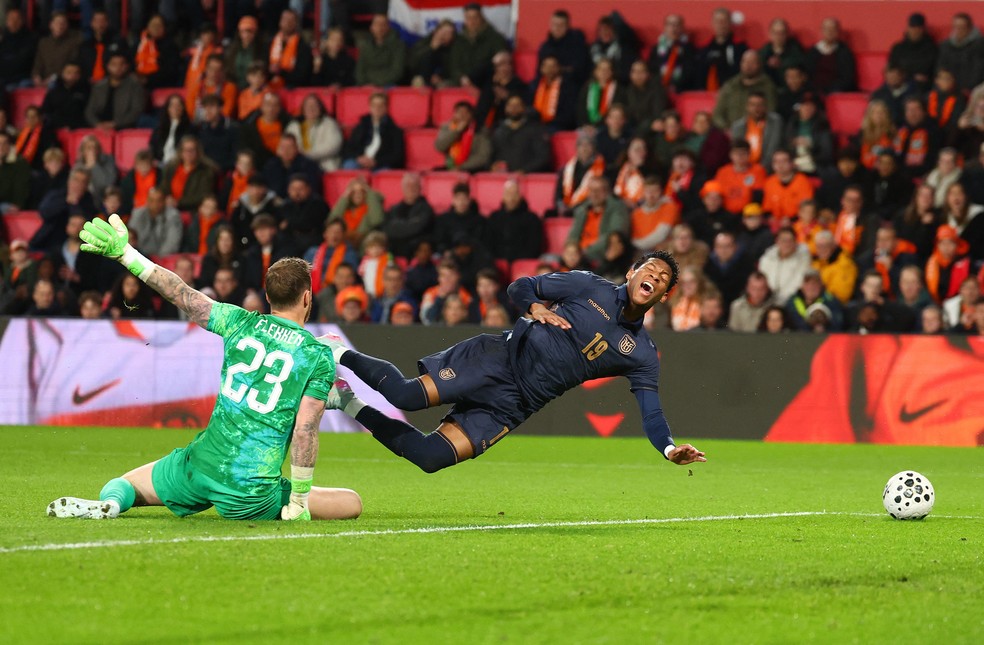 Plata sofre p�nalti em Holanda x Equador � Foto: REUTERS/Piroschka Van De Wouw