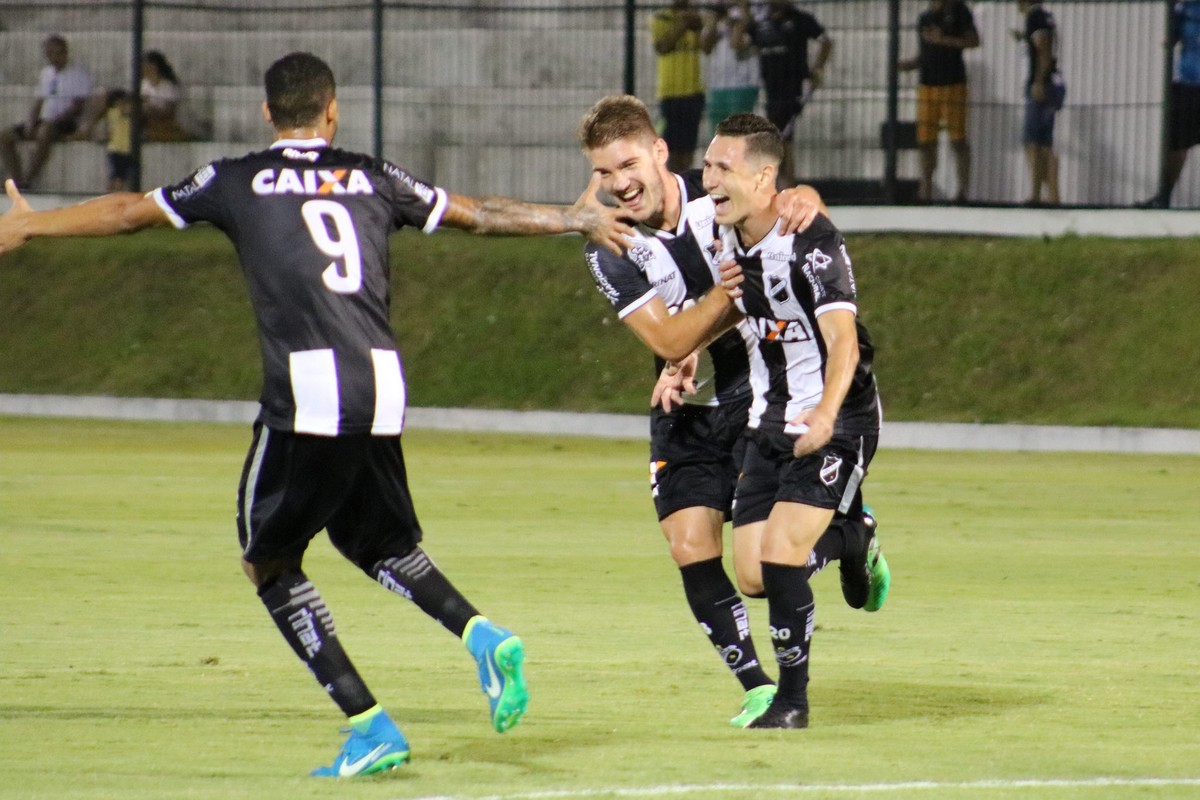 Higor Leite festeja vitória do ABC, mas lamenta relaxamento: 