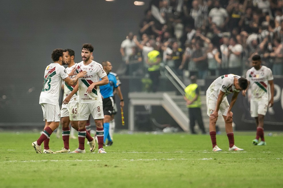 Equipe do Fluminense aps eliminao para o Atltico-MG  Foto: Fernando Moreno/ AGIF