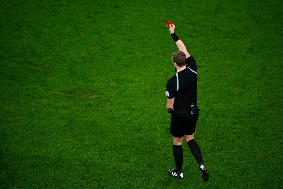 Cristiano Ronaldo foi expulso após agressão em O'Shea — Foto: Getty Images