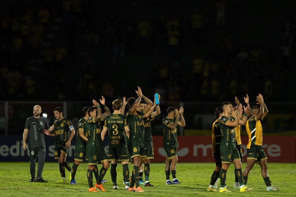 Jogadores comemoram vitória na Libertadores