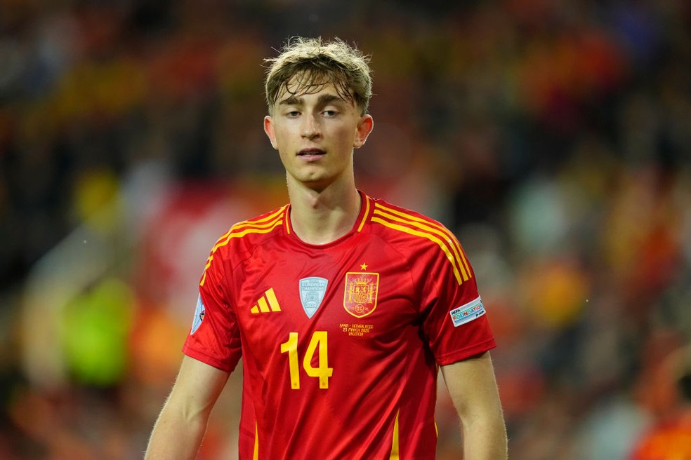 Dean Huijsen em ação pela seleção da Espanha na Liga das Nações — Foto: Getty Images
