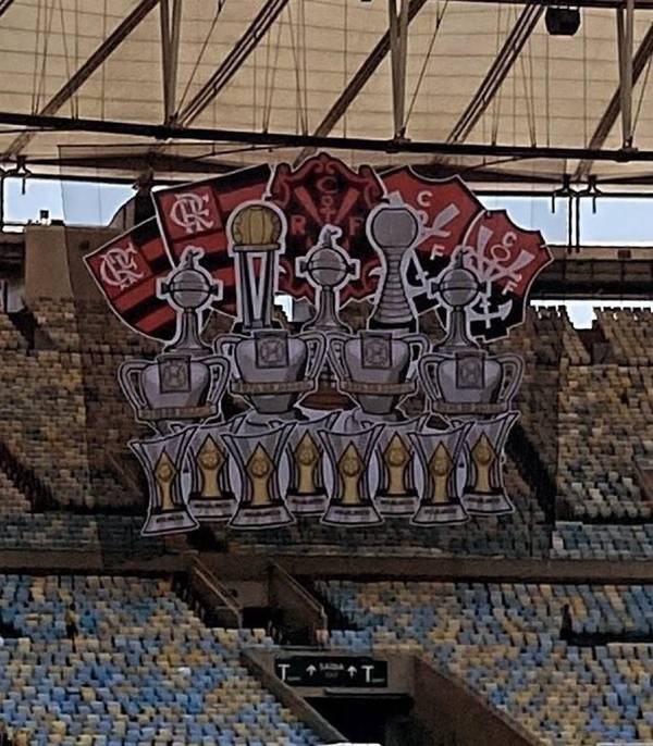 Torcida do Flamengo prepara mosaico 3D com taças conquistadas pelo clube para o Fla-Flu